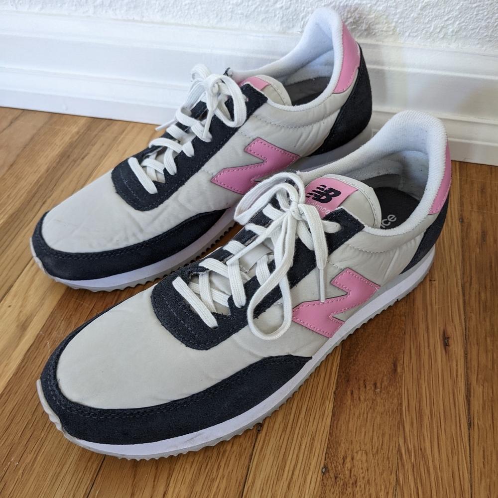 Womens New Balance 720 Classic Sneaker